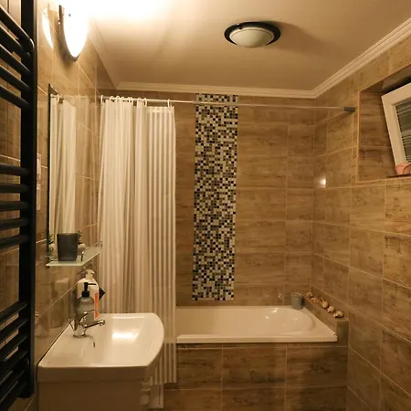 Kamilla Apartmanhaz Olyanmintotthoncsakmegjobb Apartment